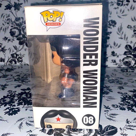 Wonder Woman Funko Pop #08 - Picture 2 of 6